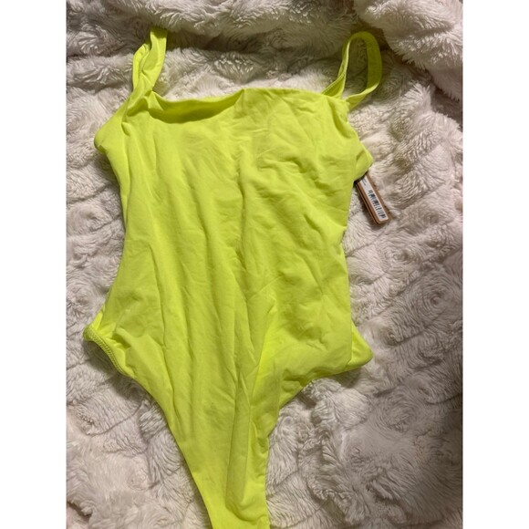 NWT Skims Fits Everybody Square Neck Bodysuit in green highlighter, Size XSmall - Picture 6 of 7